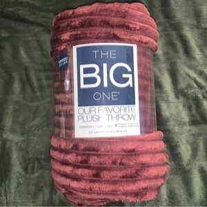 THE BIG ONE OVERSIZED PLUSH BLANKET